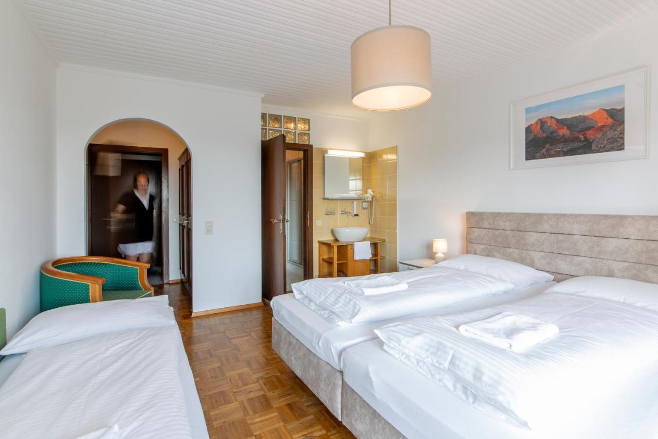 Hotel Tirolerhof Sankt Georgen im Attergau Exterior foto