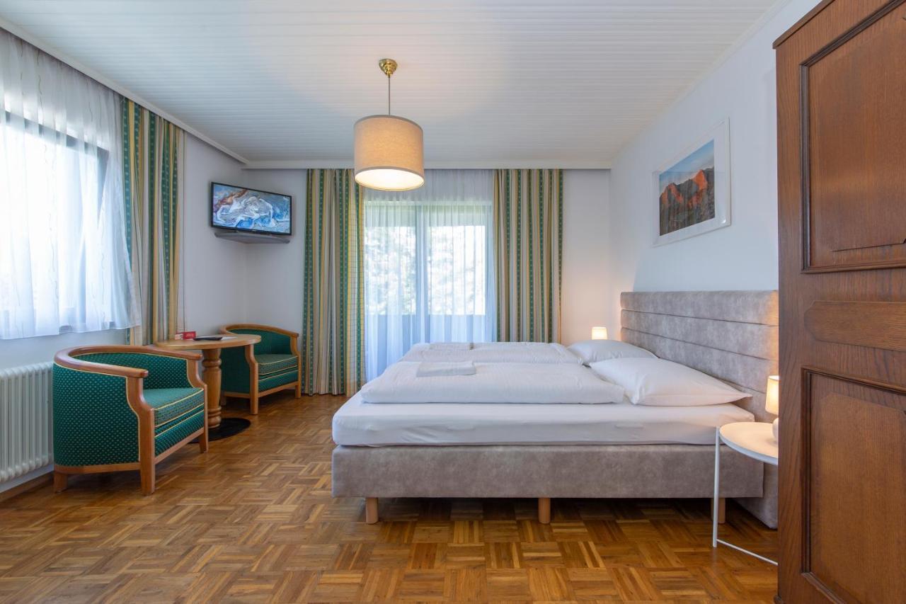 Hotel Tirolerhof Sankt Georgen im Attergau Exterior foto