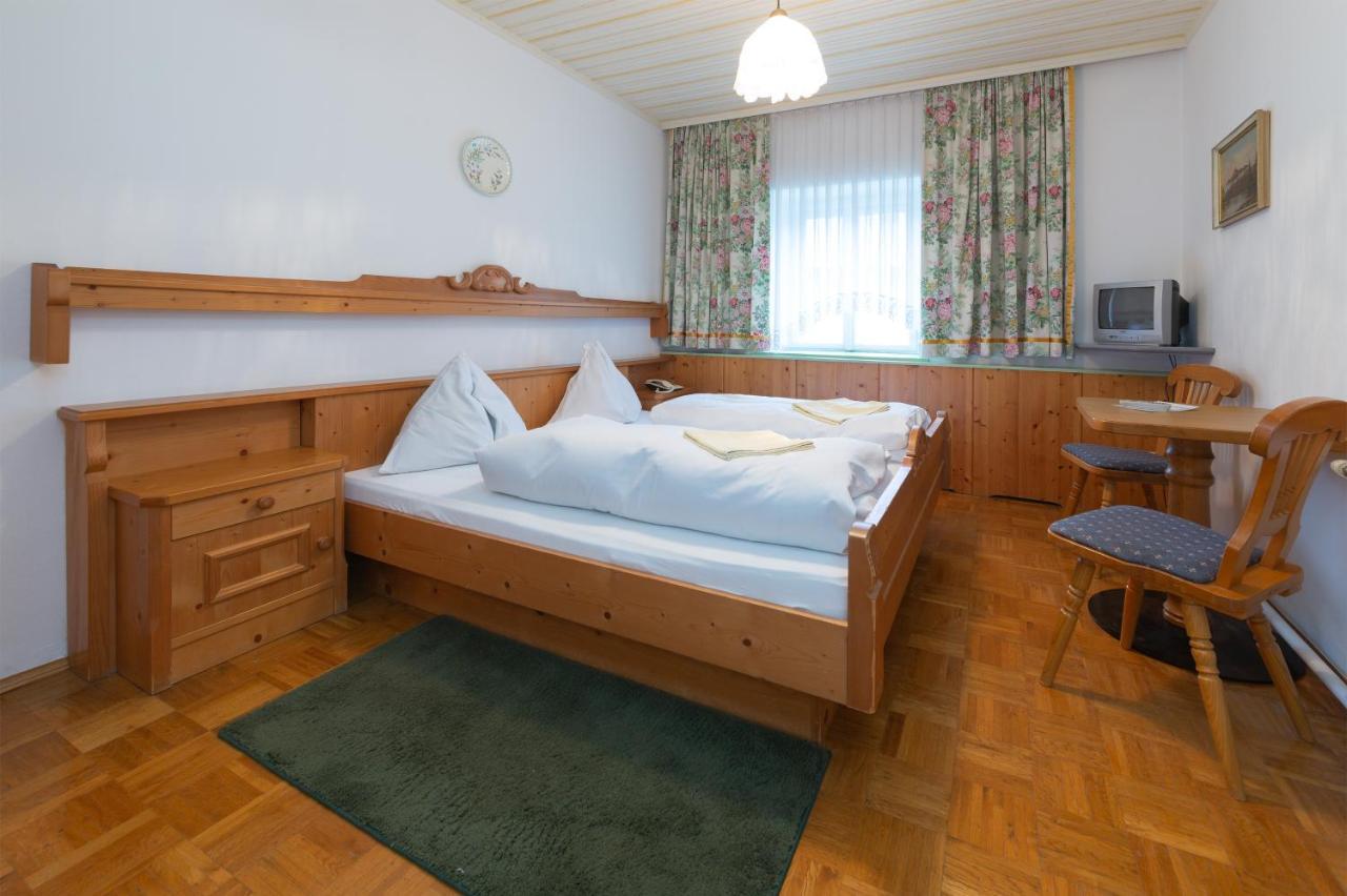 Hotel Tirolerhof Sankt Georgen im Attergau Exterior foto